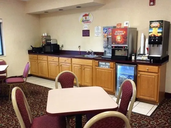 Super 8 by Wyndham Sawyer MI
