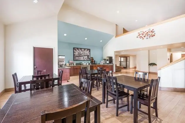 Super 8 by Wyndham Show Low