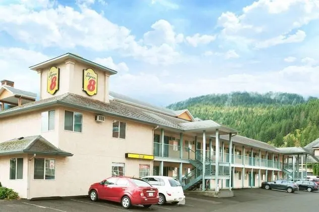 Super 8 by Wyndham Sicamous