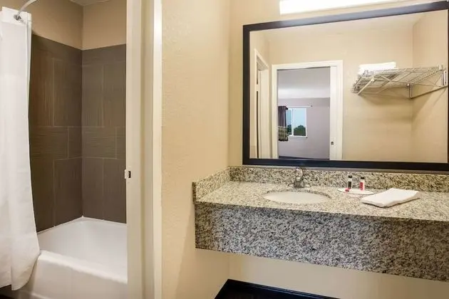 Super 8 by Wyndham Sidney - Banyo Tipleri