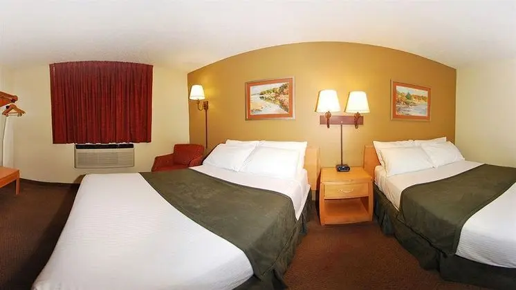 Super 8 by Wyndham Spirit Lake