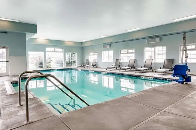 Super 8 by Wyndham Spokane Valley - Havuz