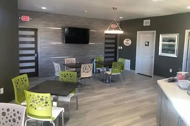 Super 8 by Wyndham Spring/North Houston - Lobi