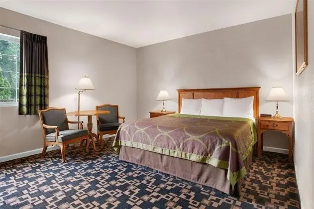 Super 8 by Wyndham Springfield/Eugene