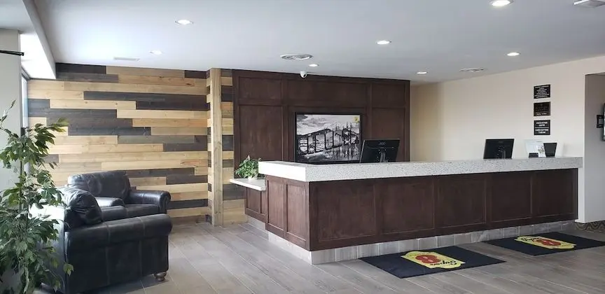 Super 8 by Wyndham Spruce Grove - Lobi