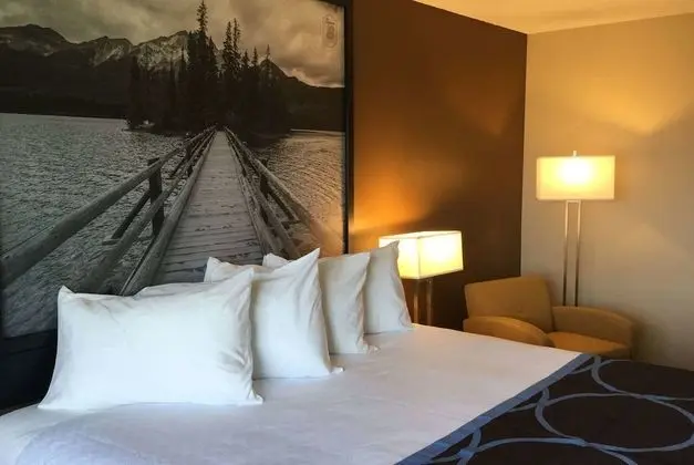 Super 8 by Wyndham Spruce Grove - Oda