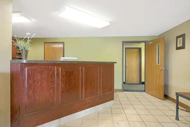 Super 8 by Wyndham St. Clair MO