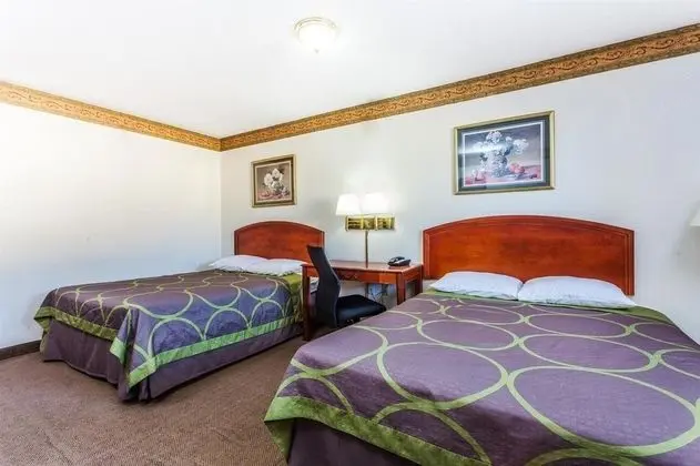 Super 8 by Wyndham Stockbridge