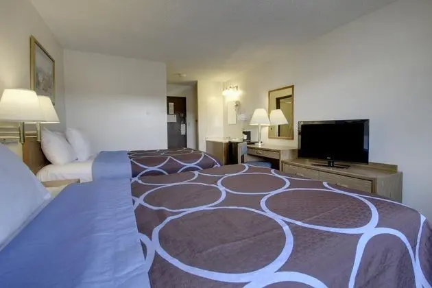 Super 8 by Wyndham Storm Lake