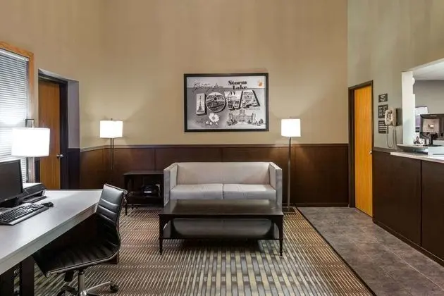 Super 8 by Wyndham Storm Lake - Lobi