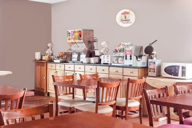 Super 8 by Wyndham Sudbury