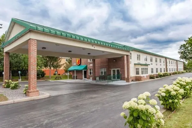 Super 8 by Wyndham Syracuse East