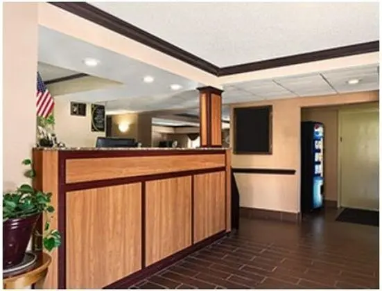 Super 8 by Wyndham Taylor/Detroit Area