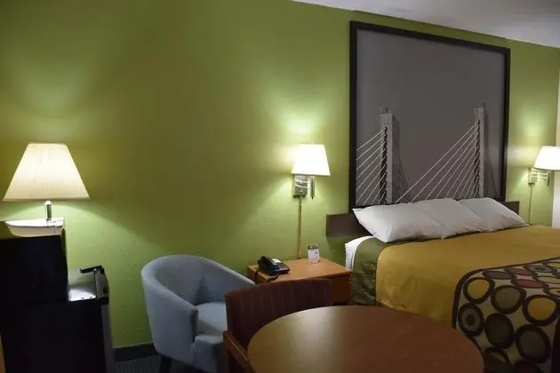 Super 8 by Wyndham Tifton