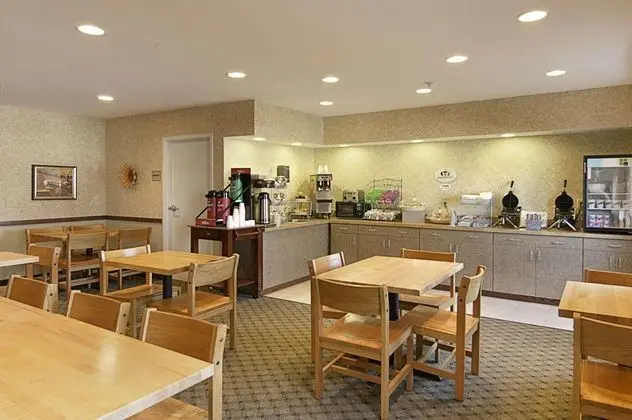 Super 8 by Wyndham Topeka at Forbes Landing