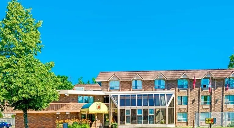 Super 8 by Wyndham Toronto East