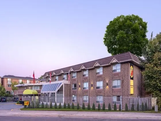 Super 8 by Wyndham Toronto East - Dış Mekan