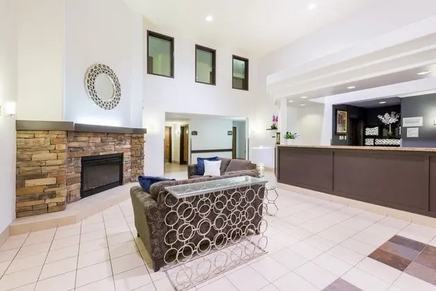 Super 8 by Wyndham Trois-Rivieres - Lobi