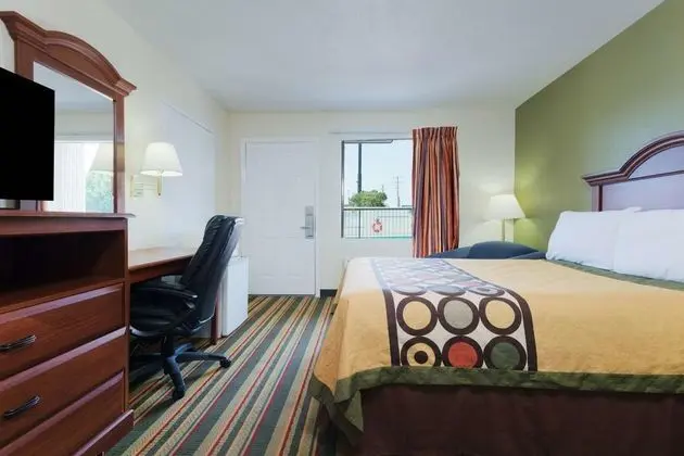 Super 8 by Wyndham Troy - Genel