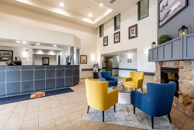 Super 8 by Wyndham Truro - Lobi