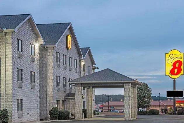 Super 8 by Wyndham Uniontown PA
