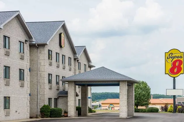 Super 8 by Wyndham Uniontown PA