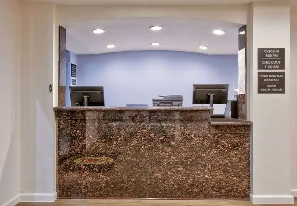 Super 8 by Wyndham Victoria / South / Hwy 59 - Lobi