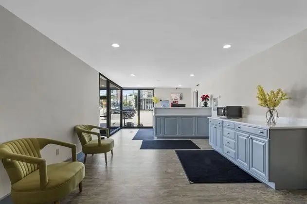 Super 8 by Wyndham Watertown/Cambridge/Boston Area - Lobi