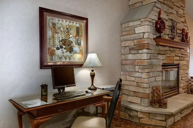 Super 8 by Wyndham Waukesha