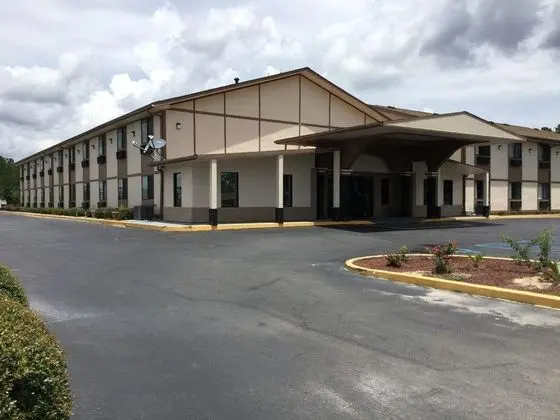 Super 8 by Wyndham Waycross GA