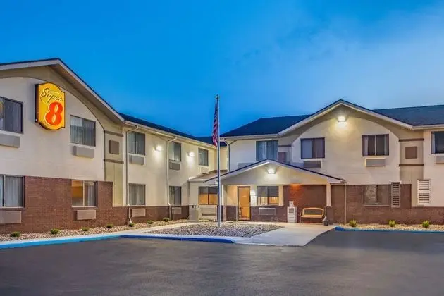 Super 8 by Wyndham Weston WV - 1