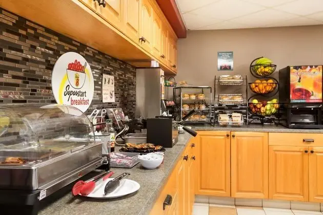 Super 8 by Wyndham Whitecourt