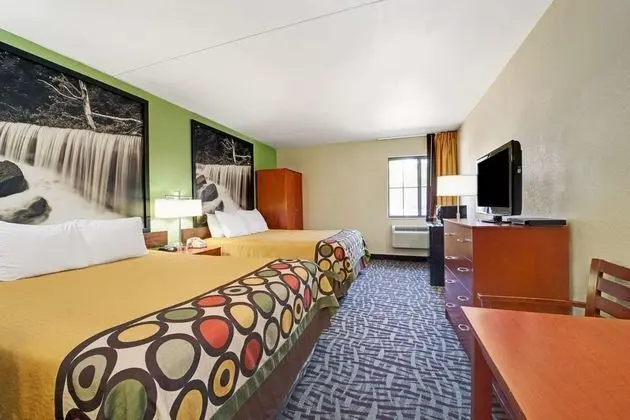 Super 8 by Wyndham Wichita East