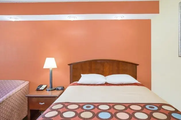 Super 8 by Wyndham Wilmington - Genel