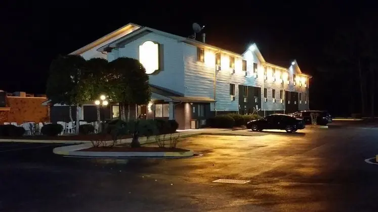 Super 8 by Wyndham Wilmington - Genel