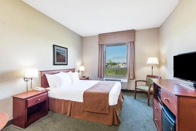 Super 8 by Wyndham Windsor