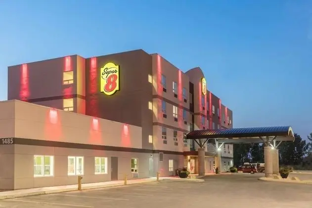 Super 8 by Wyndham Winnipeg East
