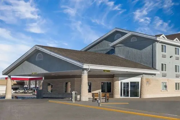 Super 8 by Wyndham Winnipeg West