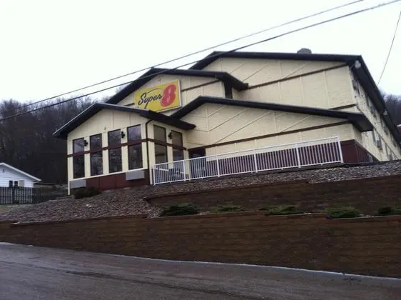 Super 8 by Wyndham Winona MN