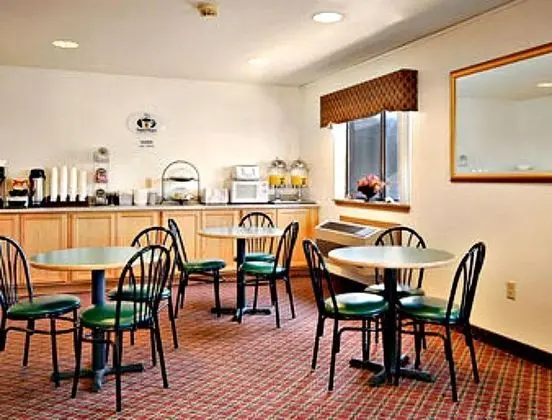 Super 8 by Wyndham York