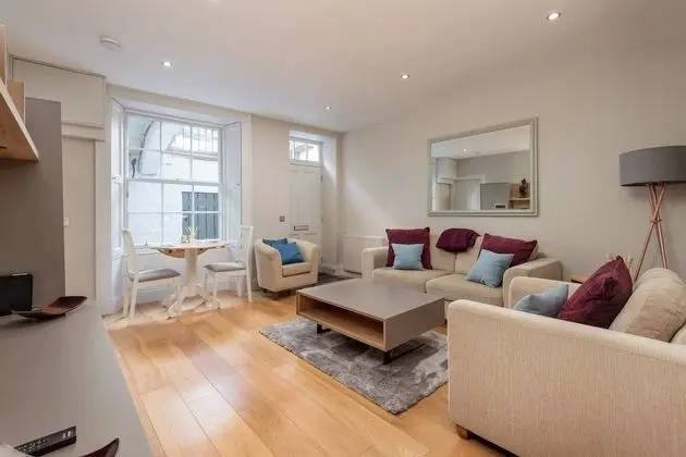 Super Central Luxury Edinburgh Apartment - Oda Düzeni