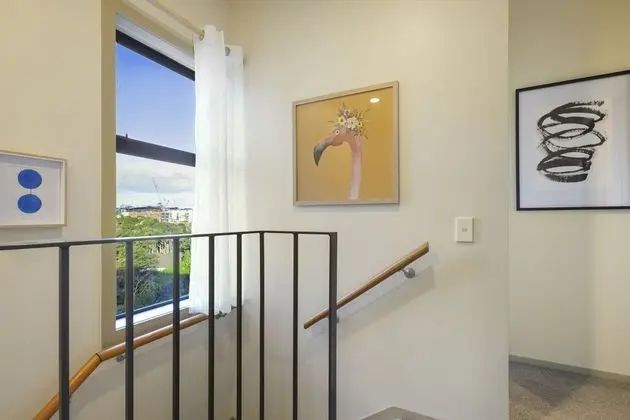 Super Chic Apt nr Albany Mall - Carpark - İç Mekan