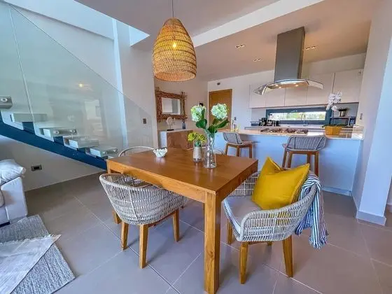 Super Chic and new Penthouse Steps From the Beach - Oda
