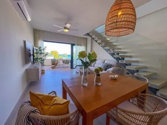 Super Chic and new Penthouse Steps From the Beach - Oda