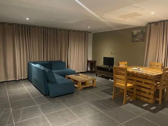 Super Comfy XL 2-bed Apartment With Pool in Accra - İç Mekan