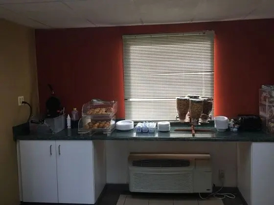 Super Inn and Suites Philadelphia - Kahvaltı
