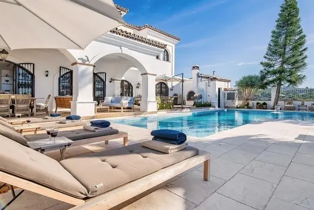 Super Villa Near Beach with Heated Pool - Havuz