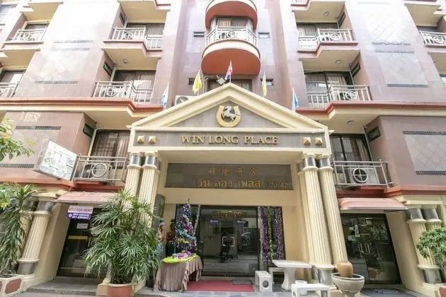 Super OYO 75385 Hotel Win Long - Dış Mekan