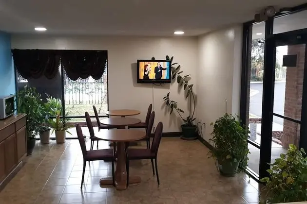 Super Value Inn - Lobi