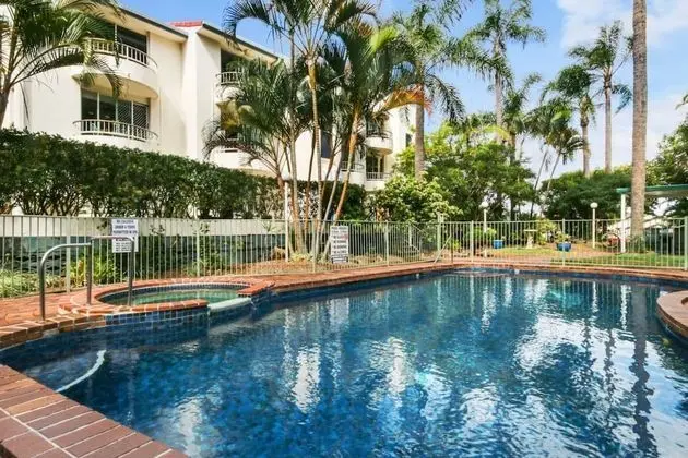 Superb 1 Bedroom Apartment Near the Beach - Havuz